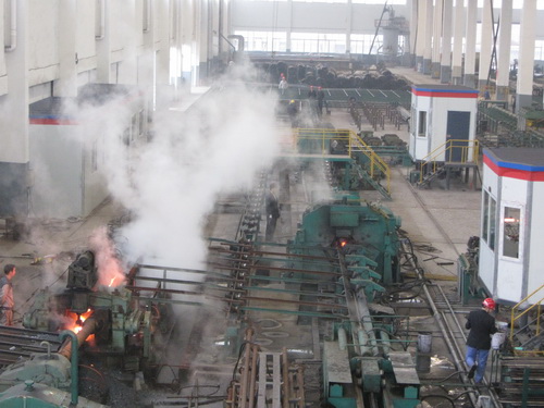 岳阳无缝钢管厂家生产车间